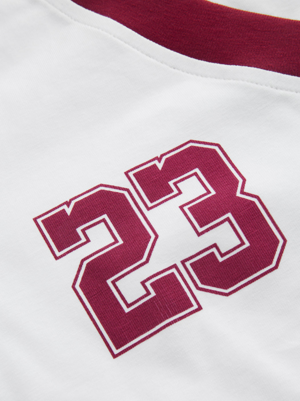 Cotton-blend V-neck 23 Graphic Contrasting Binding Tee