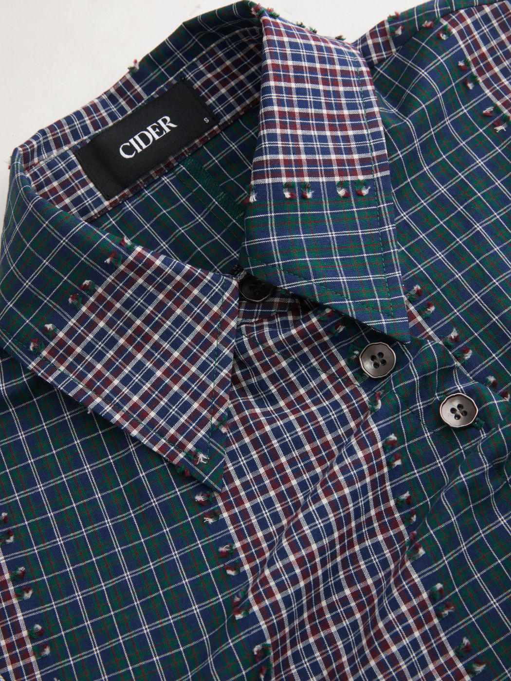 100% Baumwolle asymmetrisches Knopfshirt in zwei Tönen mit Flicken