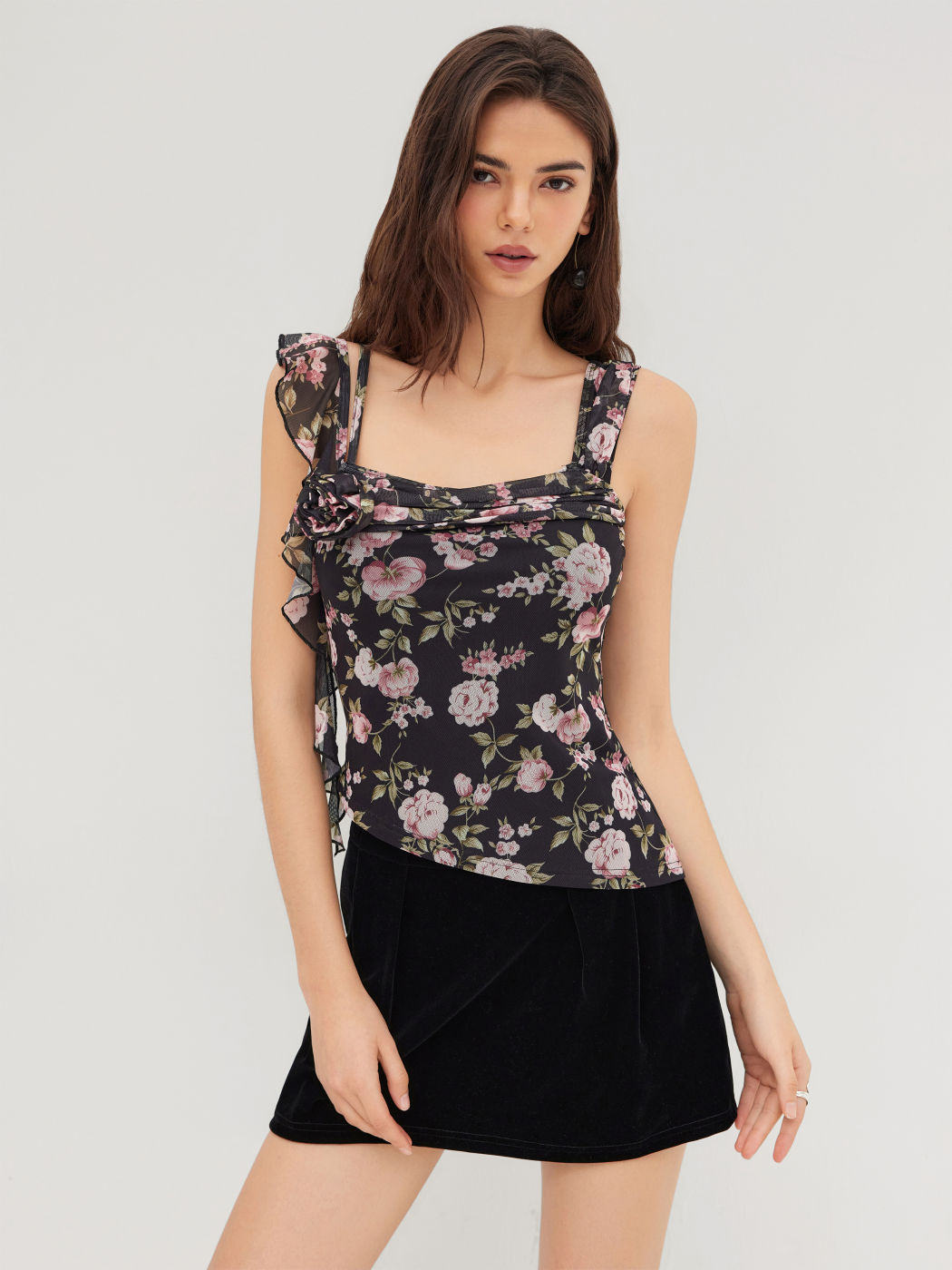 Blumiges Tank-Top mit Spitze und asymmetrischem Rosettenrand