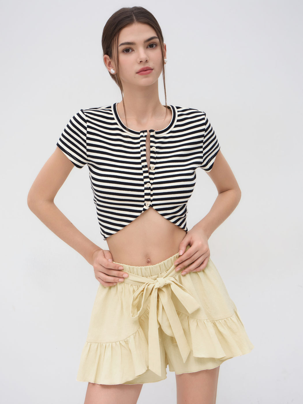 Pantaloncini arricciati annodati a vita media elastica in cotone 100%