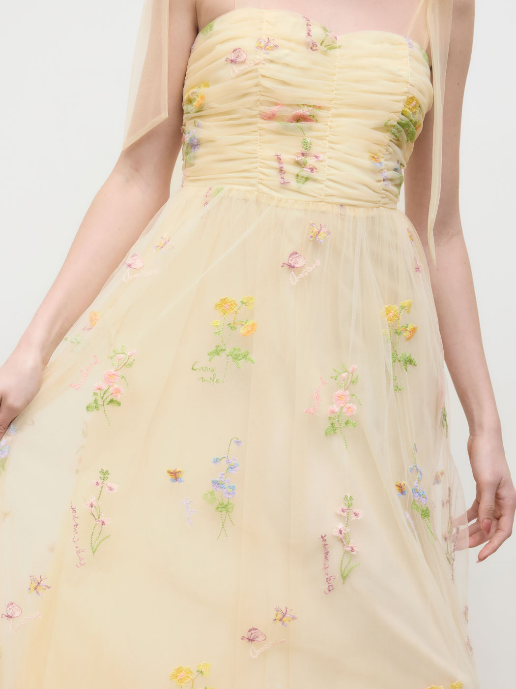 Maxikleid mit Maschen, quadratischem Halsrand, floraler Stickerei und Knoten