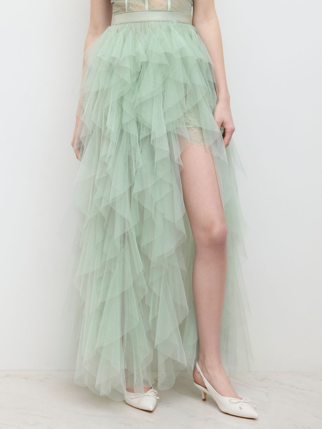 Voluminous Mesh Mid Rise Ruffle Hem Tulle Maxi Skirt