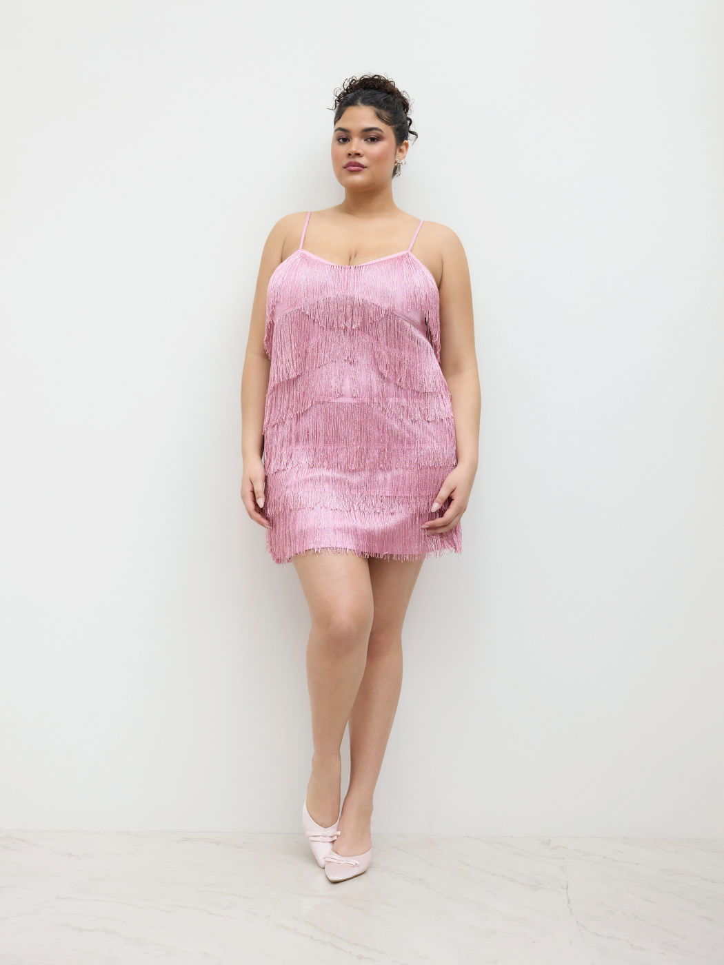 Mini abito a strati con nappe e scollo a V Taglie Curve & Plus