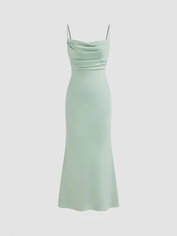 Satin-Maxi-Kleid mit quadratischem Halsrand und geriffeltem Spitze