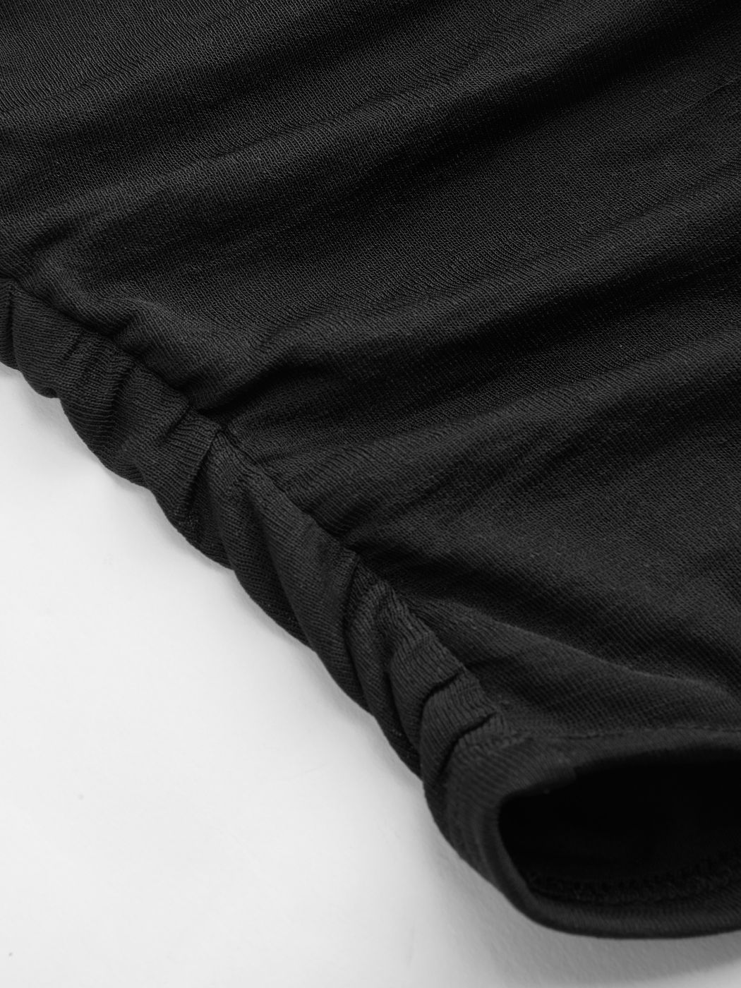 T-Shirt mit asymmetischem Halsrand, Rüschen und Salatrand