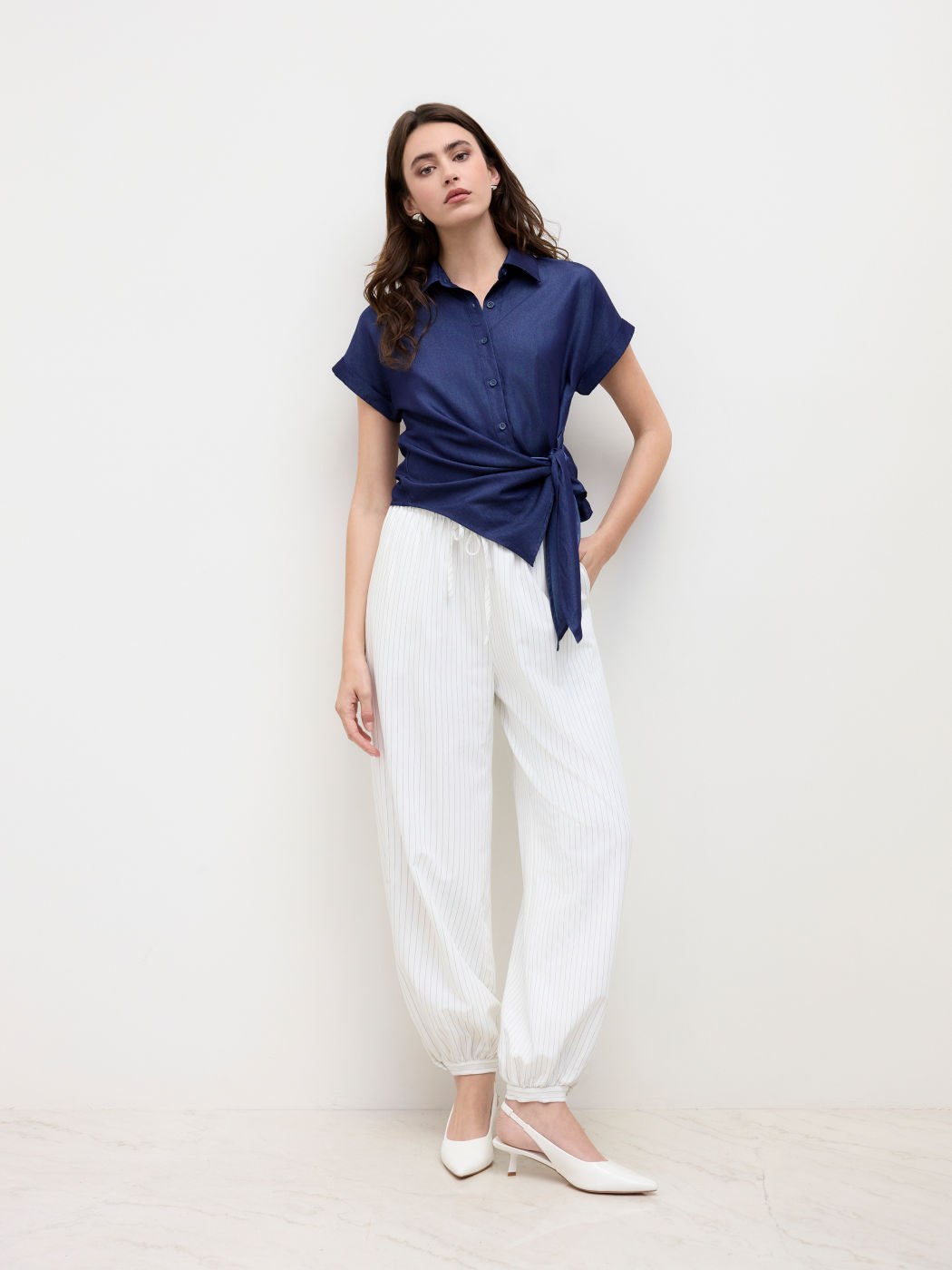 Pantaloni da jogging a vita elastica con nodo a righe a vita media