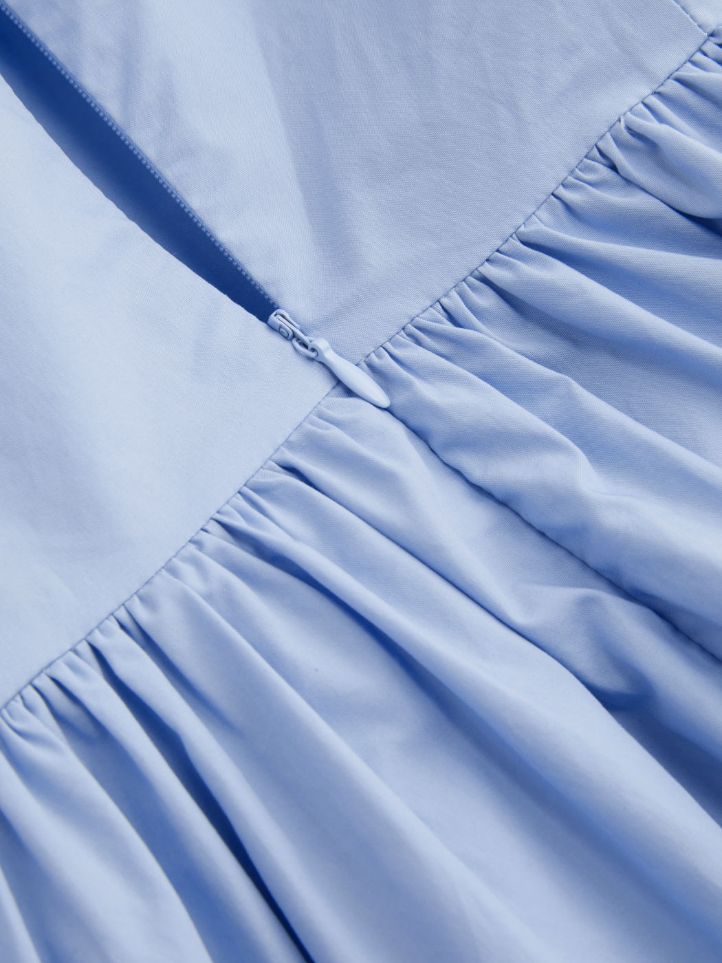 100% Baumwolle Midi-Kleid mit Rundhalsausschnitt, Rüschen und Reißverschluss