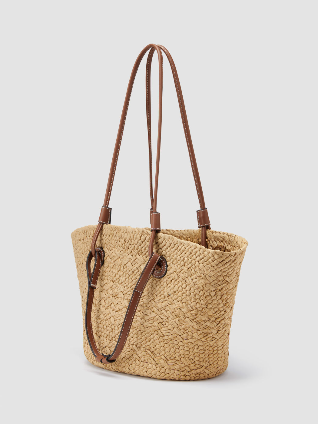 Bolso grande de mano de paja con decoración de tiras