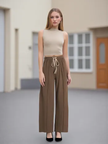 Crop top asymétrique uni