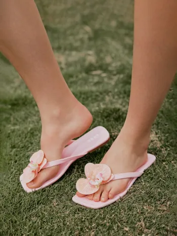 FLOWER DECOR FAUX LEATHER FLIP FLOPS