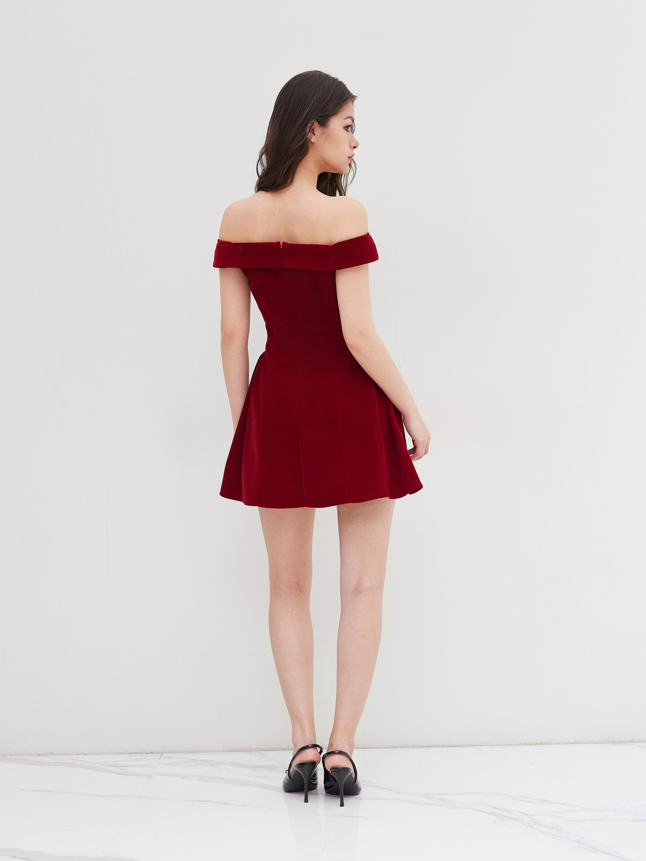【mnem】Scarf Velvet Off Shoulder One Piece DSC_7992.jpg?v=1746750990