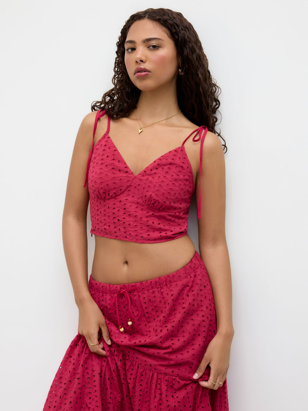 V-Ausschnitt, geknotete englische Spitze Crop Cami Oberteil