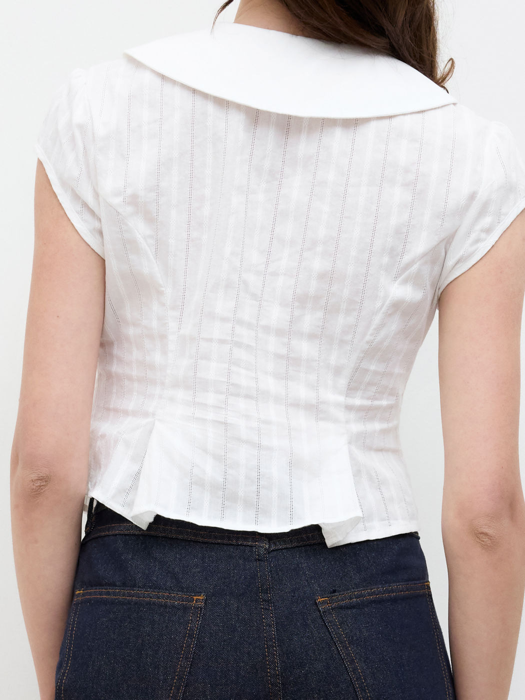 100% Baumwolle Peter-Pan-Kragen Blouse mit englischer Stickerei und Plissee