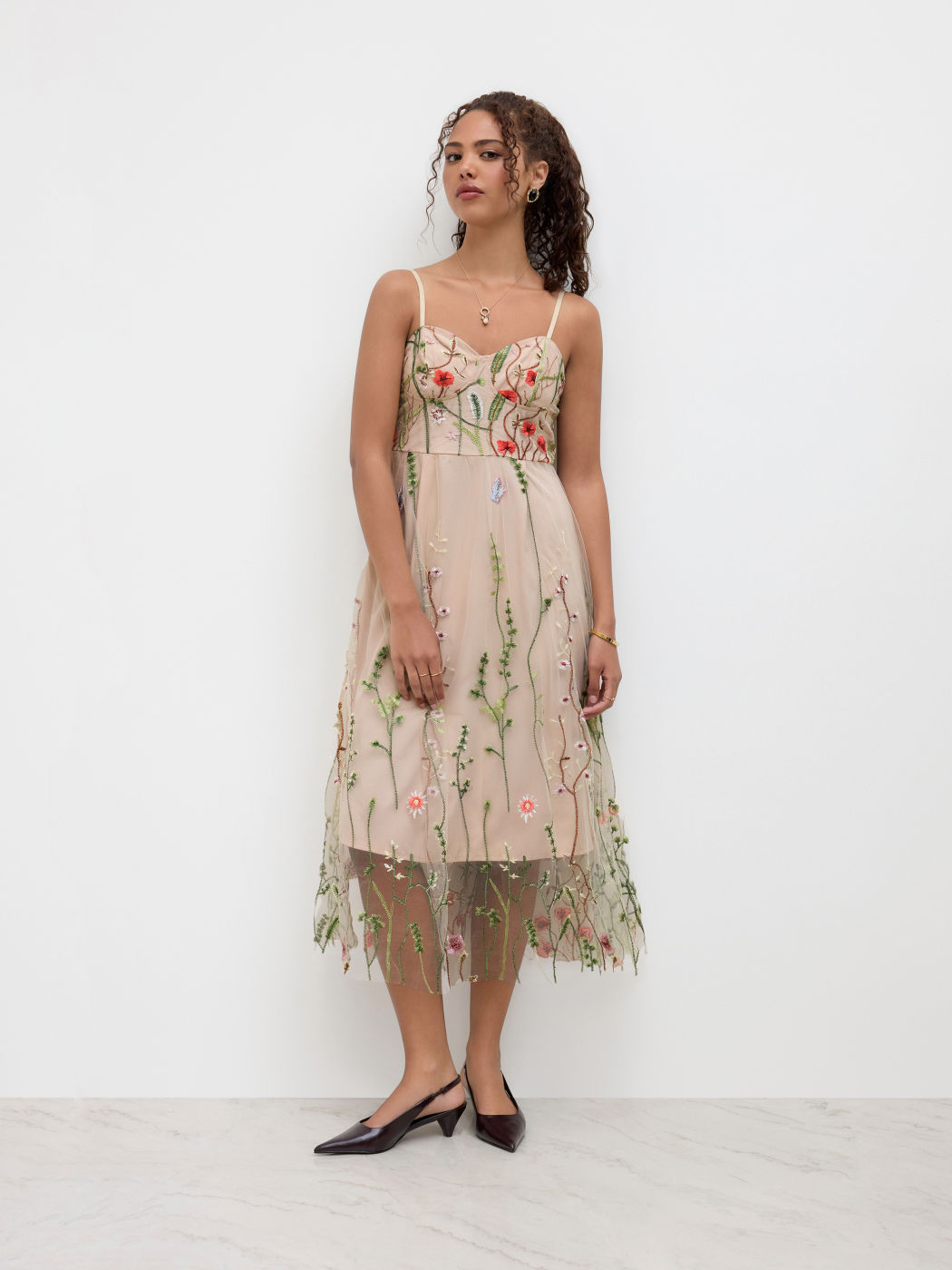 Sweetheart Neckline Floral Embroidery Mesh Maxi Dress