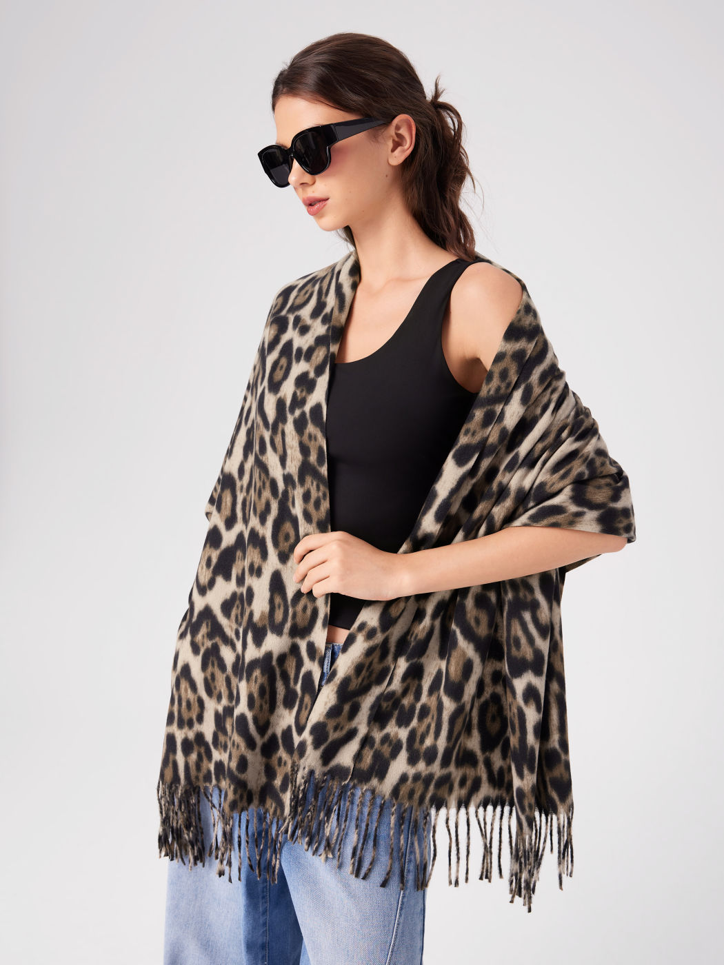 LEOPARD PRINT TASSEL SCARF