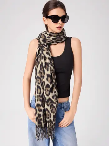 LEOPARD PRINT TASSEL SCARF