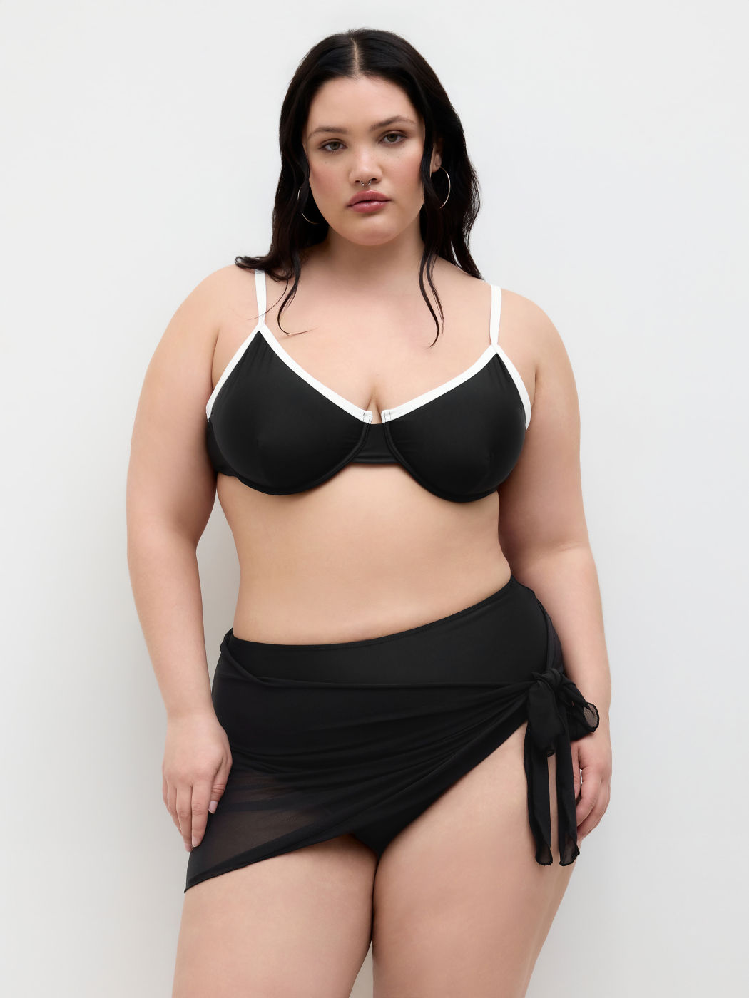 Sweetheart Contrasting Binding Underwire Full Coverage Bikini Set With Sarong Curve & Plus