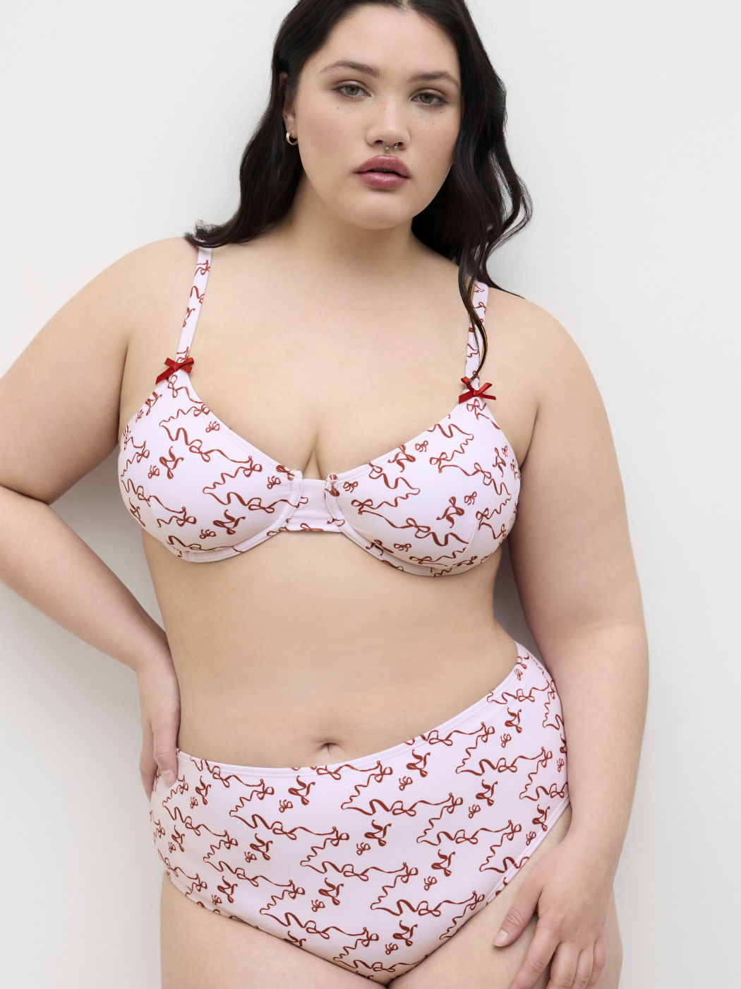 Set Bikini Curvy & Plus con Scollo a V, Fiocco e Ferretto a Copertura Totale
