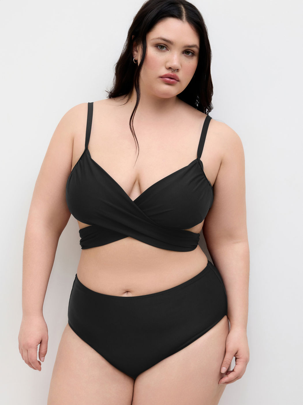 Set bikini a copertura totale con scollo a V incrociato Curve & Plus