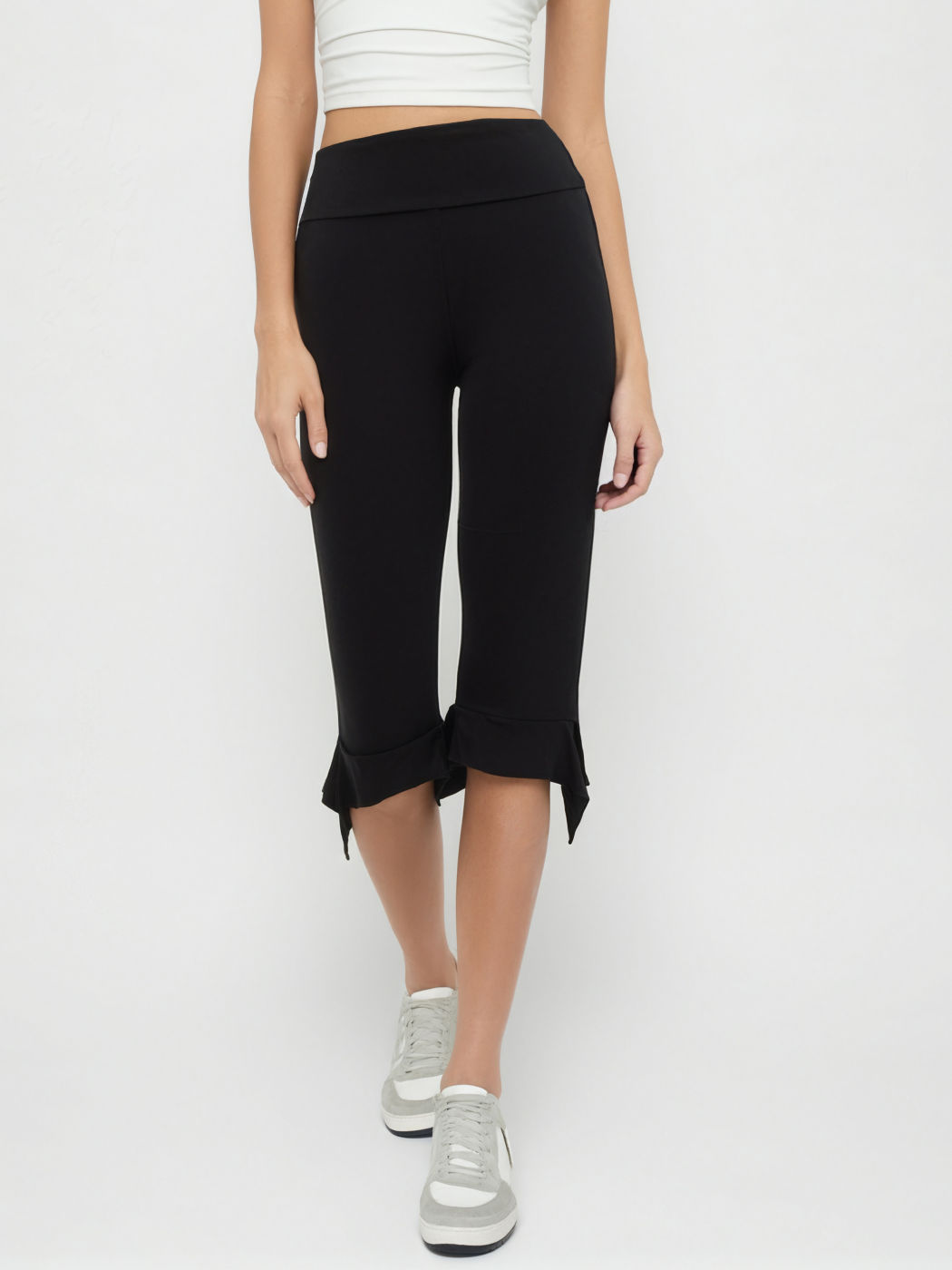 Low Rise Ruffle Hem Capri Tapered Trousers