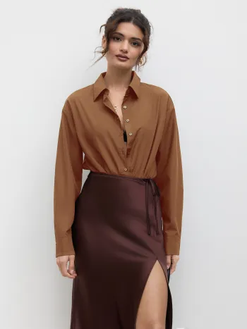 Camicia a maniche lunghe con colletto e bottoni tinta unita