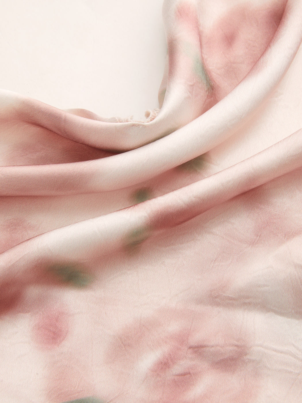 Satin-Cowl-Hals-Blütenkleid Mini