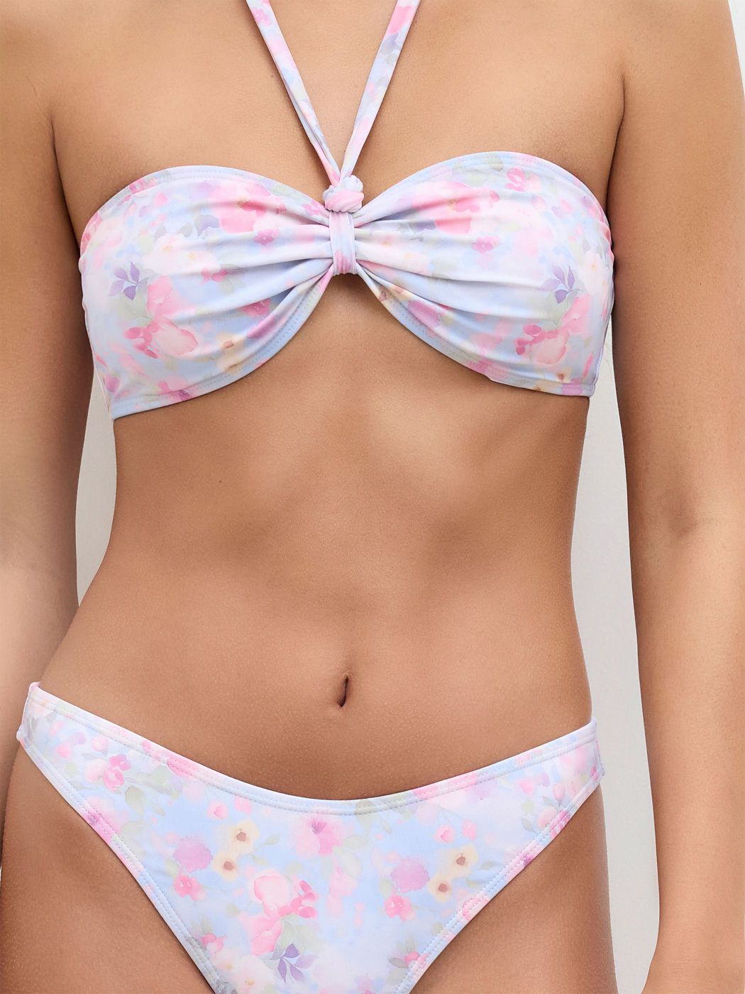 Set bikini floreale con spalline regolabili