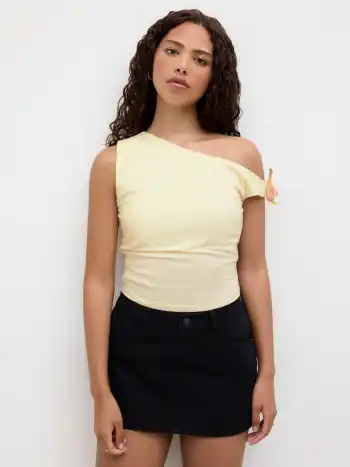 Crop Tops Cami à col asymétrique et plissé fleuri
