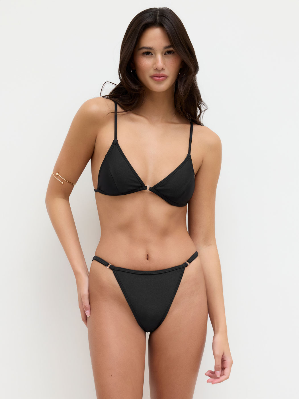 Set bikini triangolo con fibbia e scollo a V