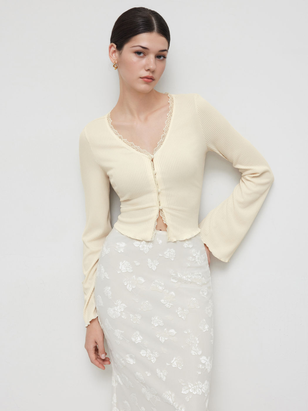 V-neck Solid Lace Lettuce Trim Long Sleeve Crop Top