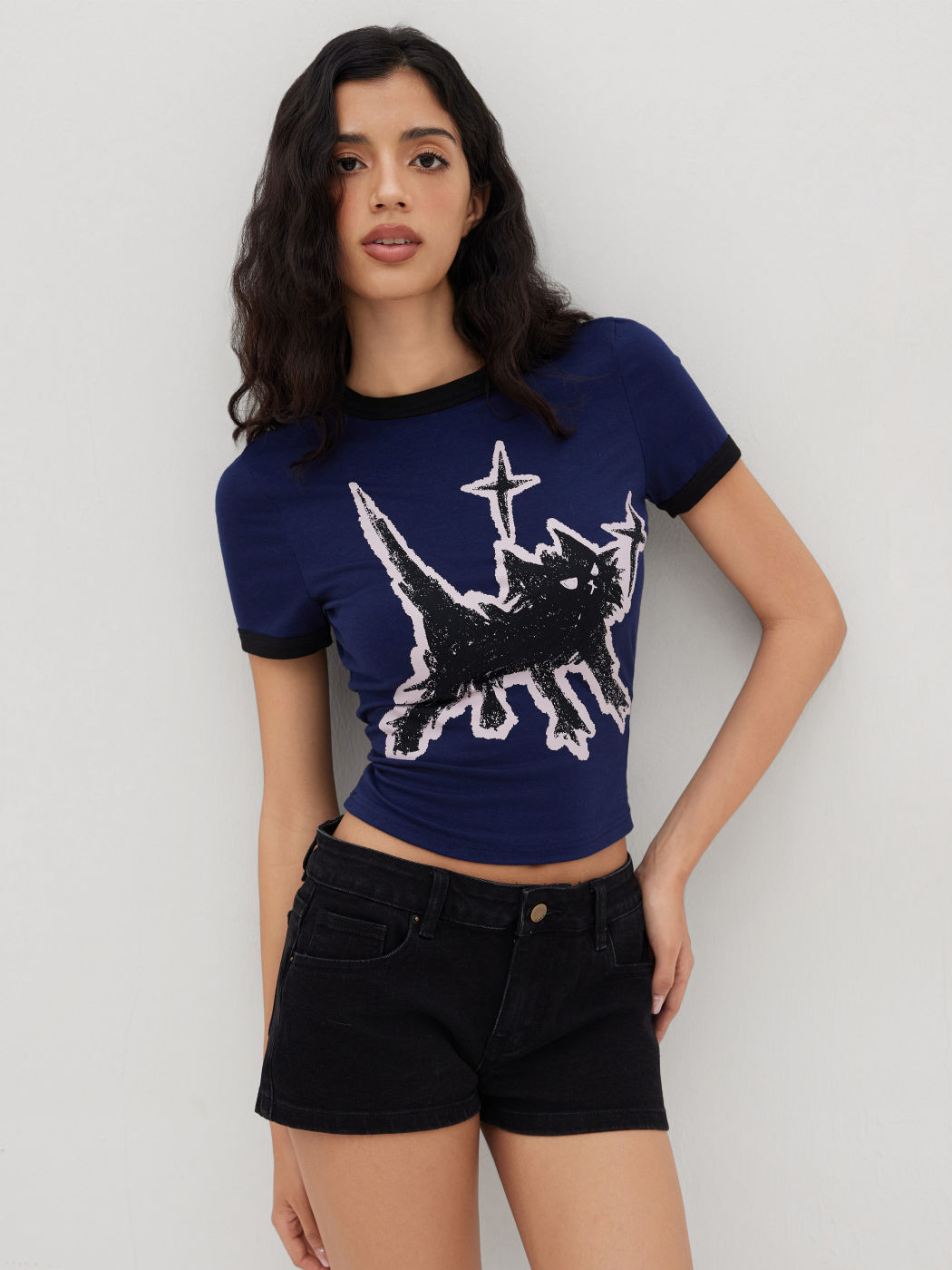 T-Shirt mit Katzenmuster, runder Halsrand und kurzen Ärmeln