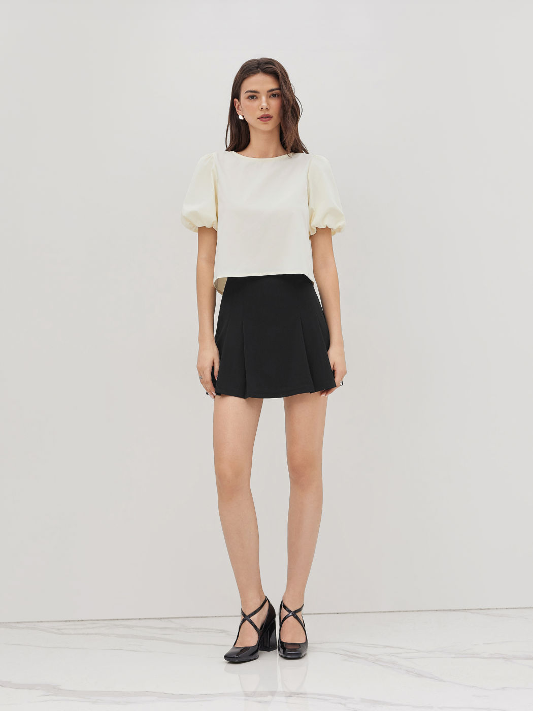 Round Neckline Tie Back Bowknot Puff Sleeve Blouse
