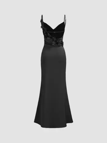 Maxi abito a sirena in raso con scollo a cappuccio e increspature floreali 3D