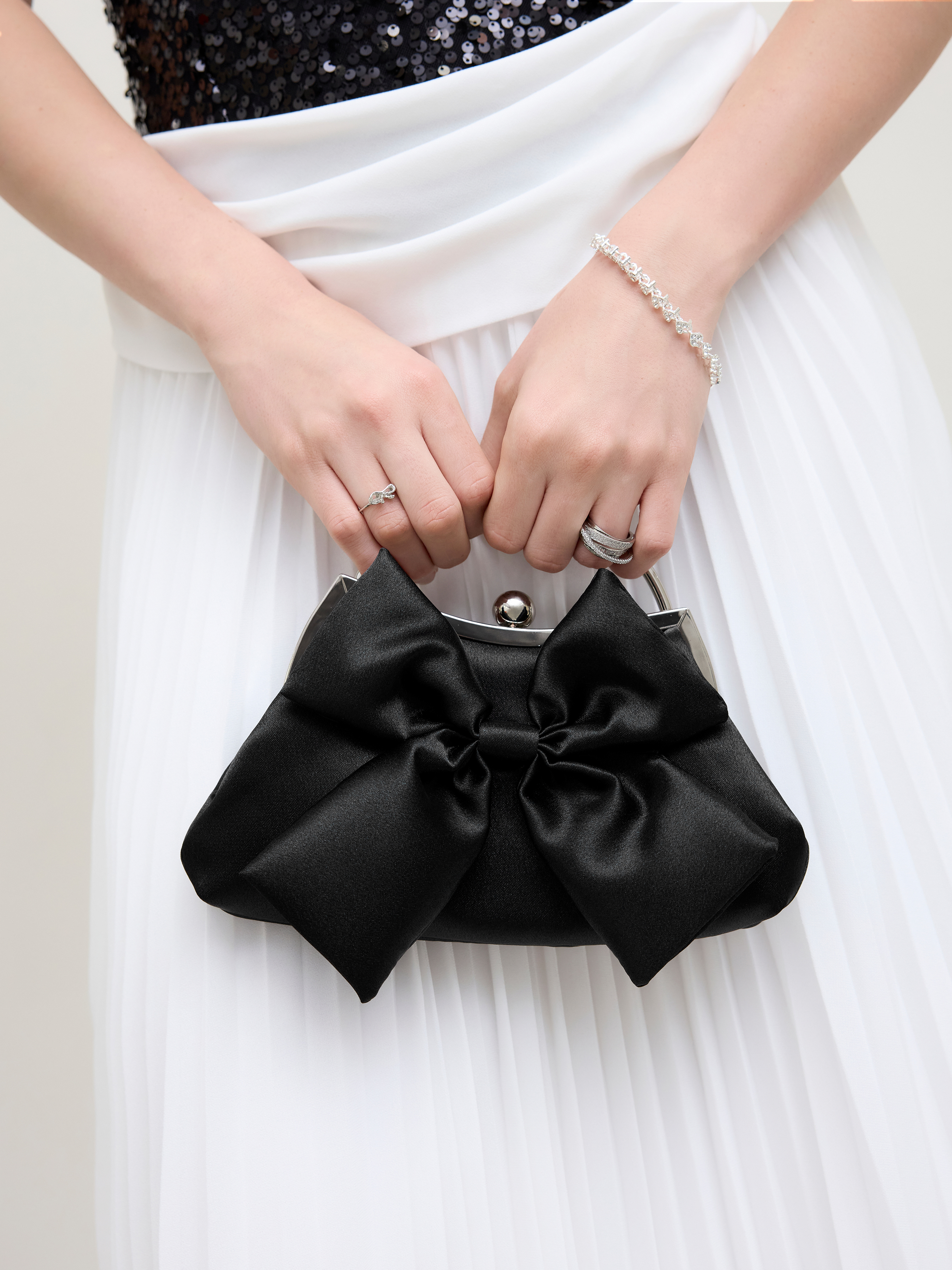 『Cider』BOWメタリックチェーンストラップサテンクラッチバッグ Handbags & More - Cider