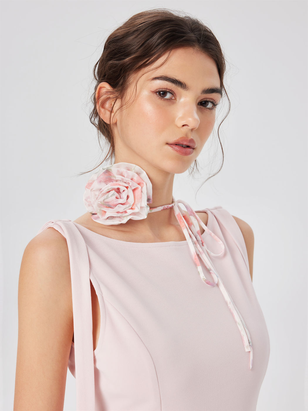 FLORAL PATTERN ROSE LONG NECKLACE