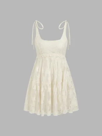 Mini-Kleid mit Spitze, Schälausschnitt und Stickerei
