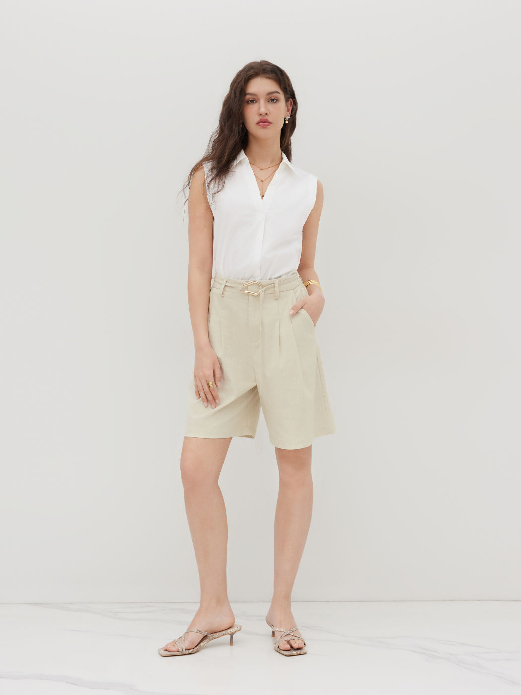 Linen-blend Mid Rise Elastic Waist Pleated Buckle Shorts