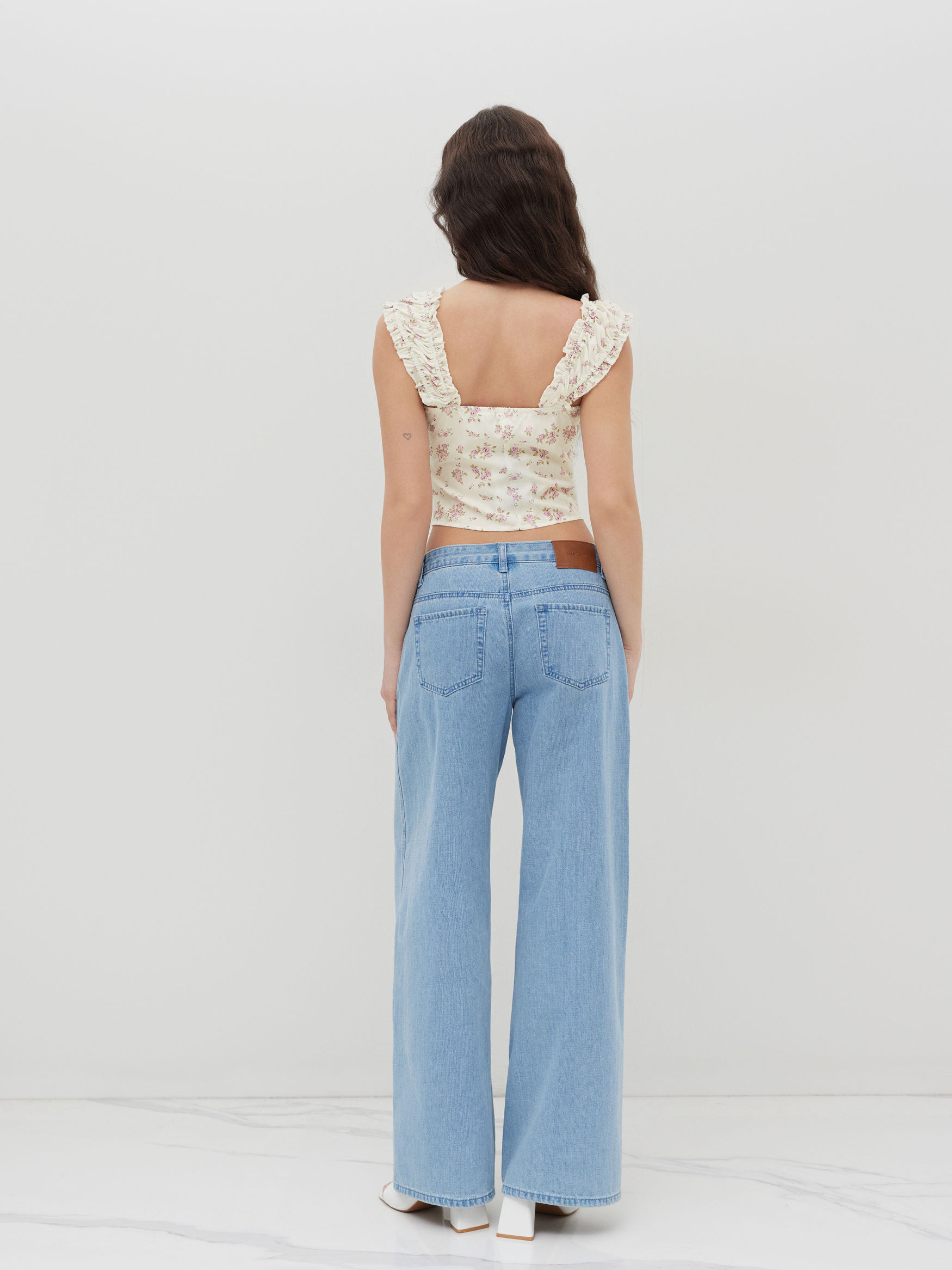 Ditsy Floral Knotted Lettuce Trim Crop Tank Top