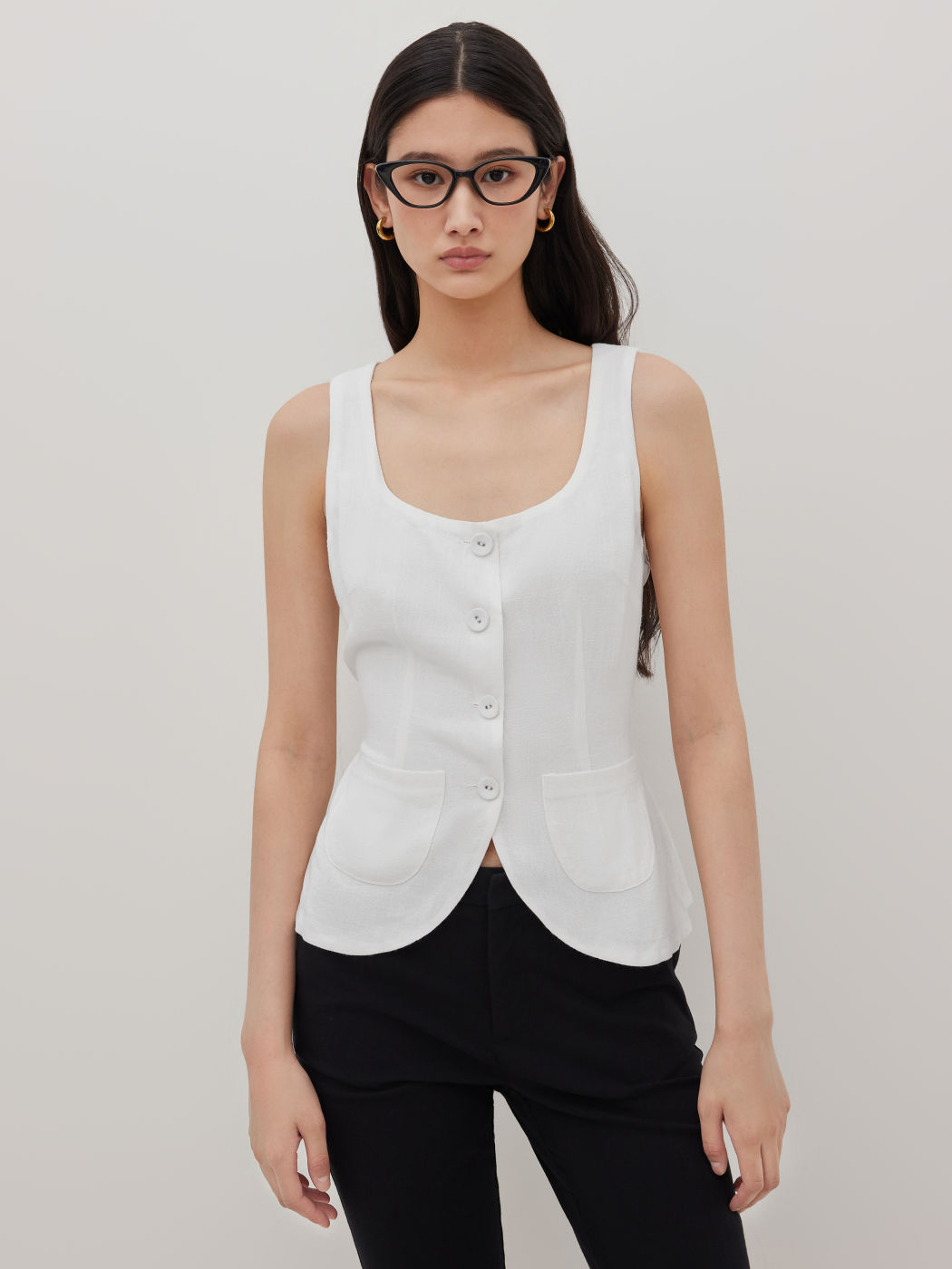 Gilet blazer annodato con scollo quadrato e abbottonatura in misto lino