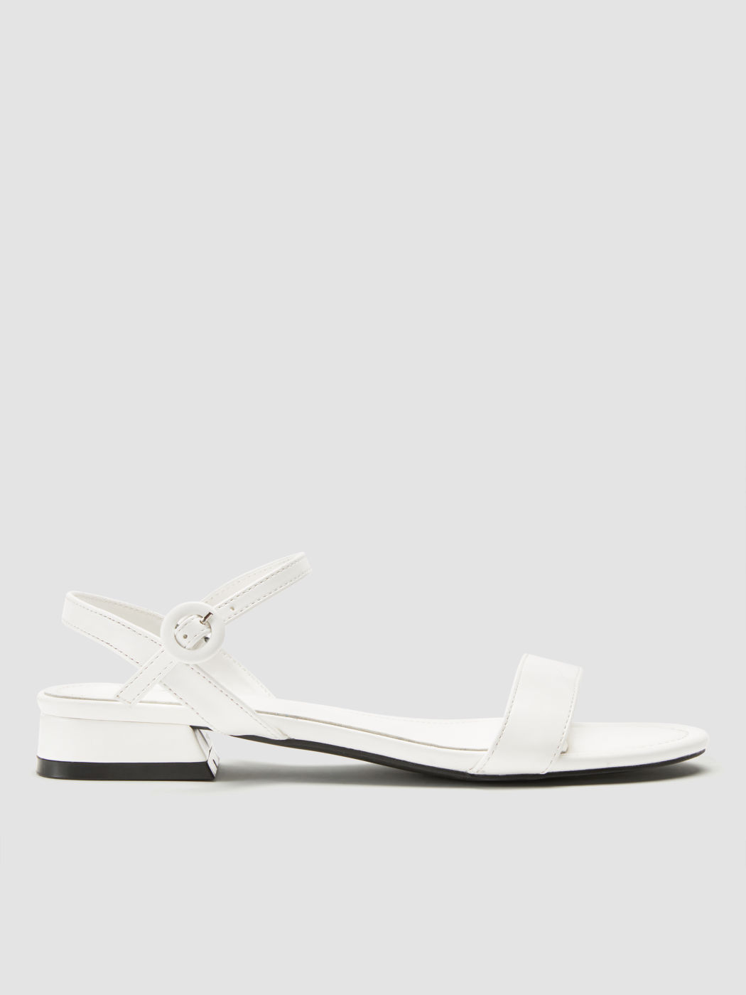 Anpassbare Sandalen mit Mittelabsatz aus Kunstleder