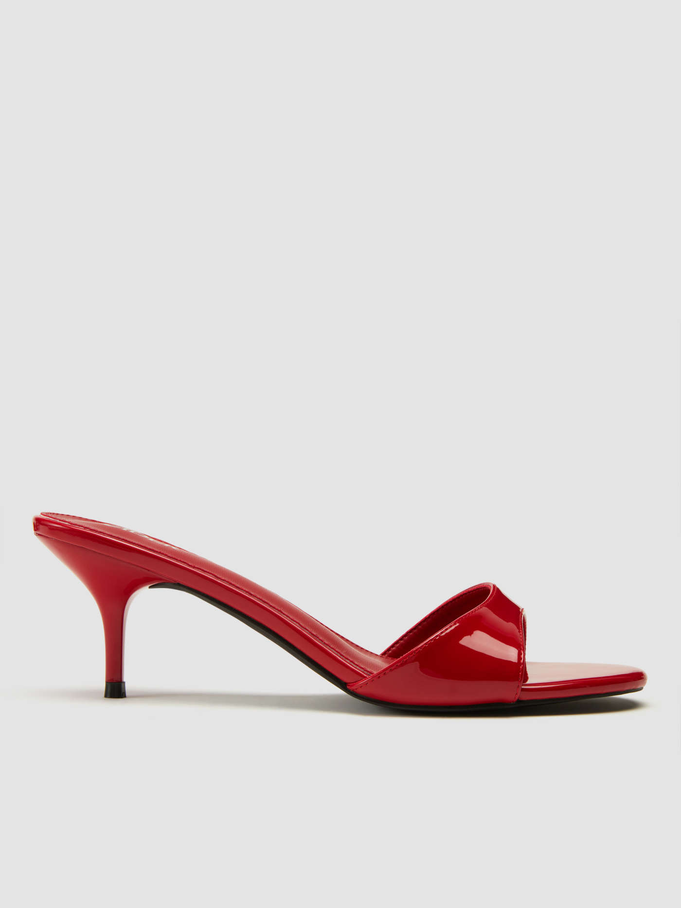 FAUX PATENT LEATHER KITTEN HEELED MULES