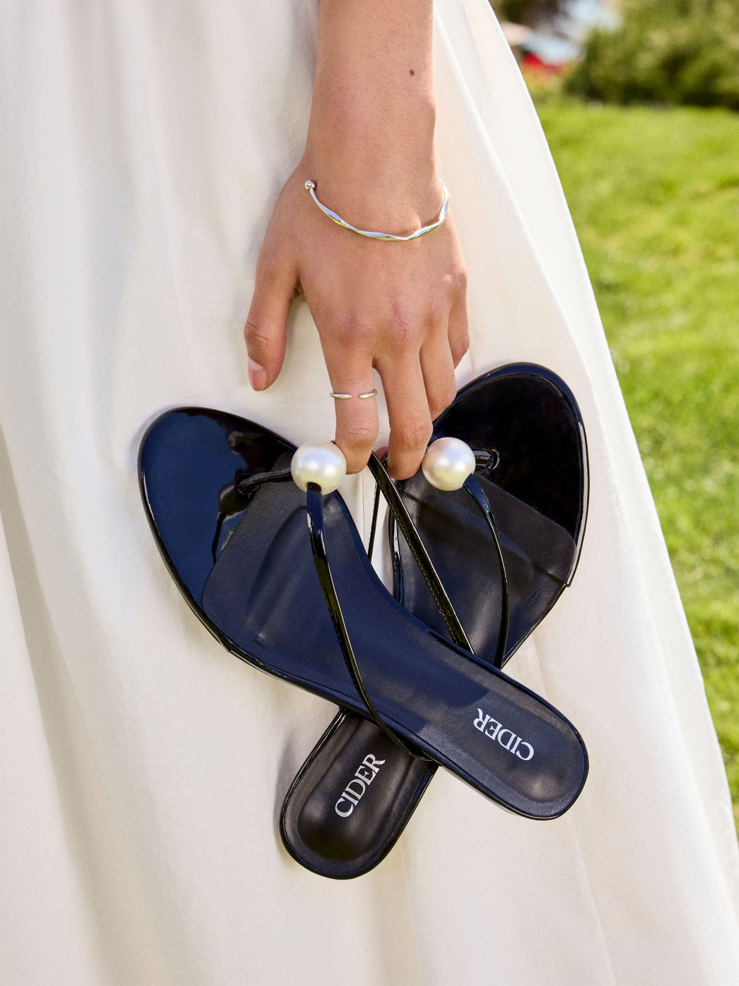 FAUX PEARL FLIP-FLOP LOW HEELED SLIPPERS