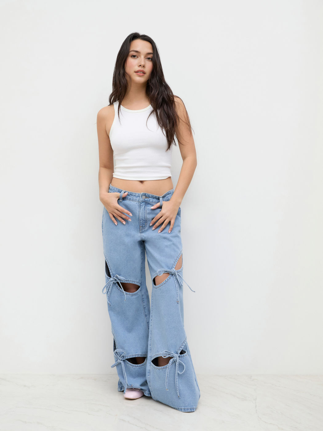 Cider Denim Low-Rise Cut-Out Schleifenbreitbeinige Jeans