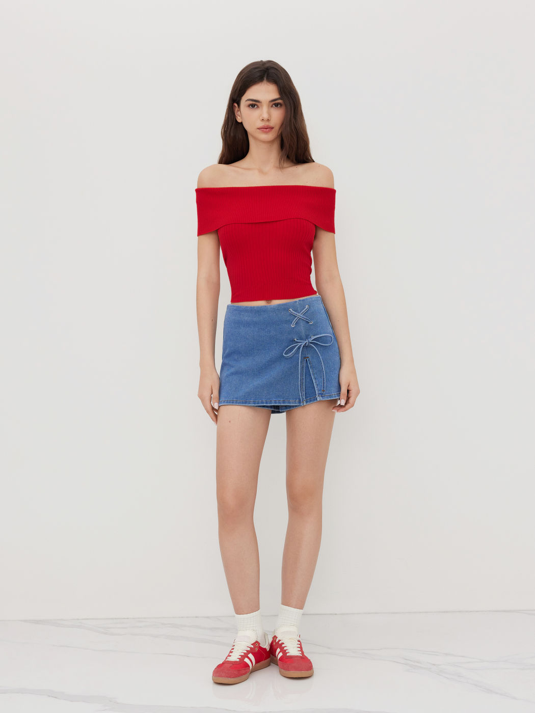 Stretch-Denim Mini-Skort mit Mittelhöhe und Schleifenaufteilung