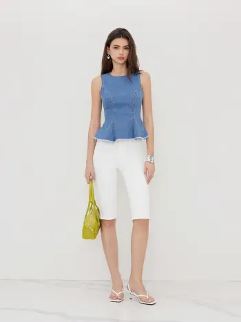 Top plissettato in denim stretch con scollo rotondo
