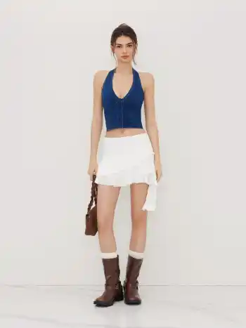 Top corto con scollo all'americana a V in denim elasticizzato con bottoni