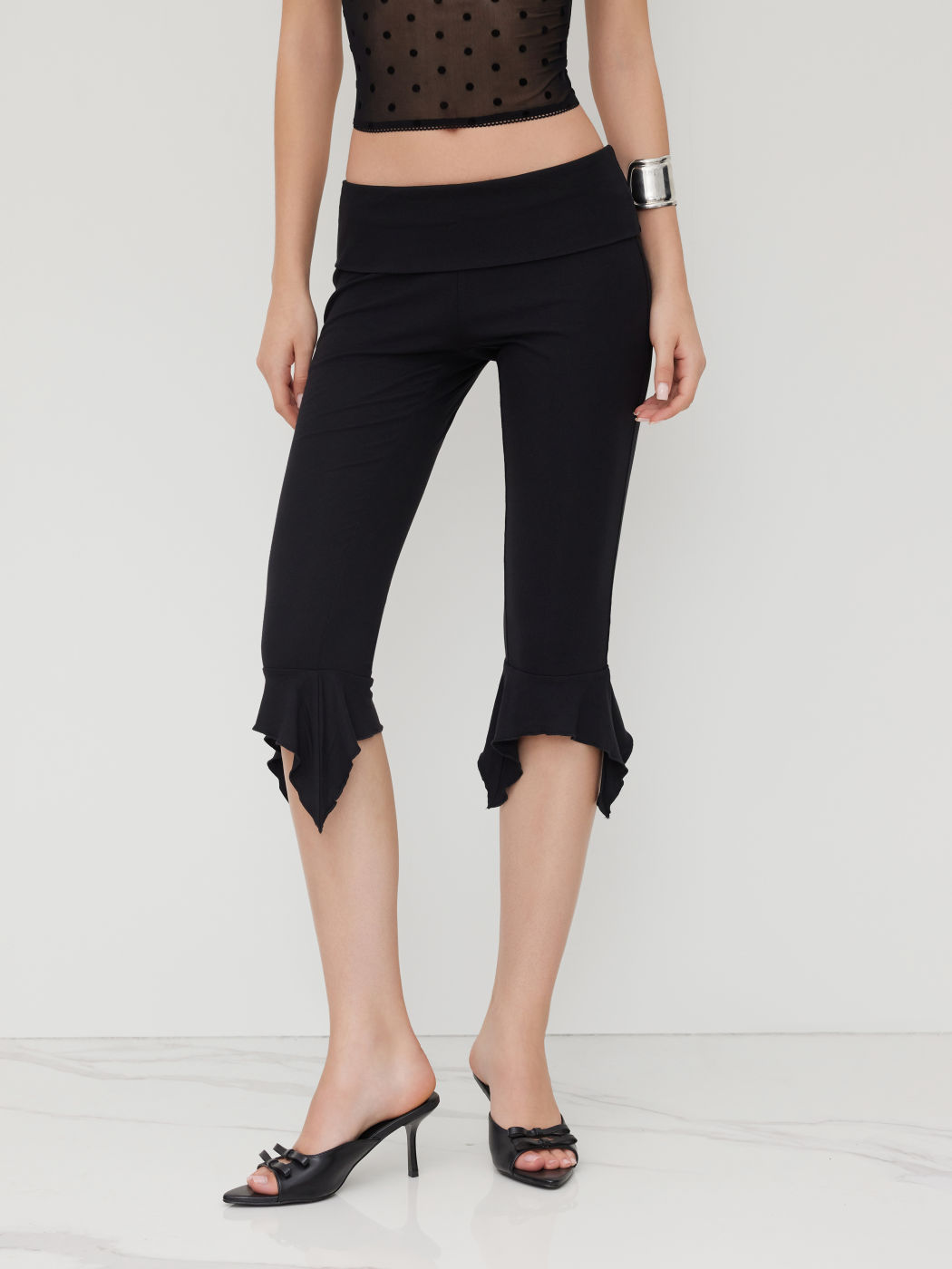 Low Rise Ruffle Hem Capri Tapered Trousers