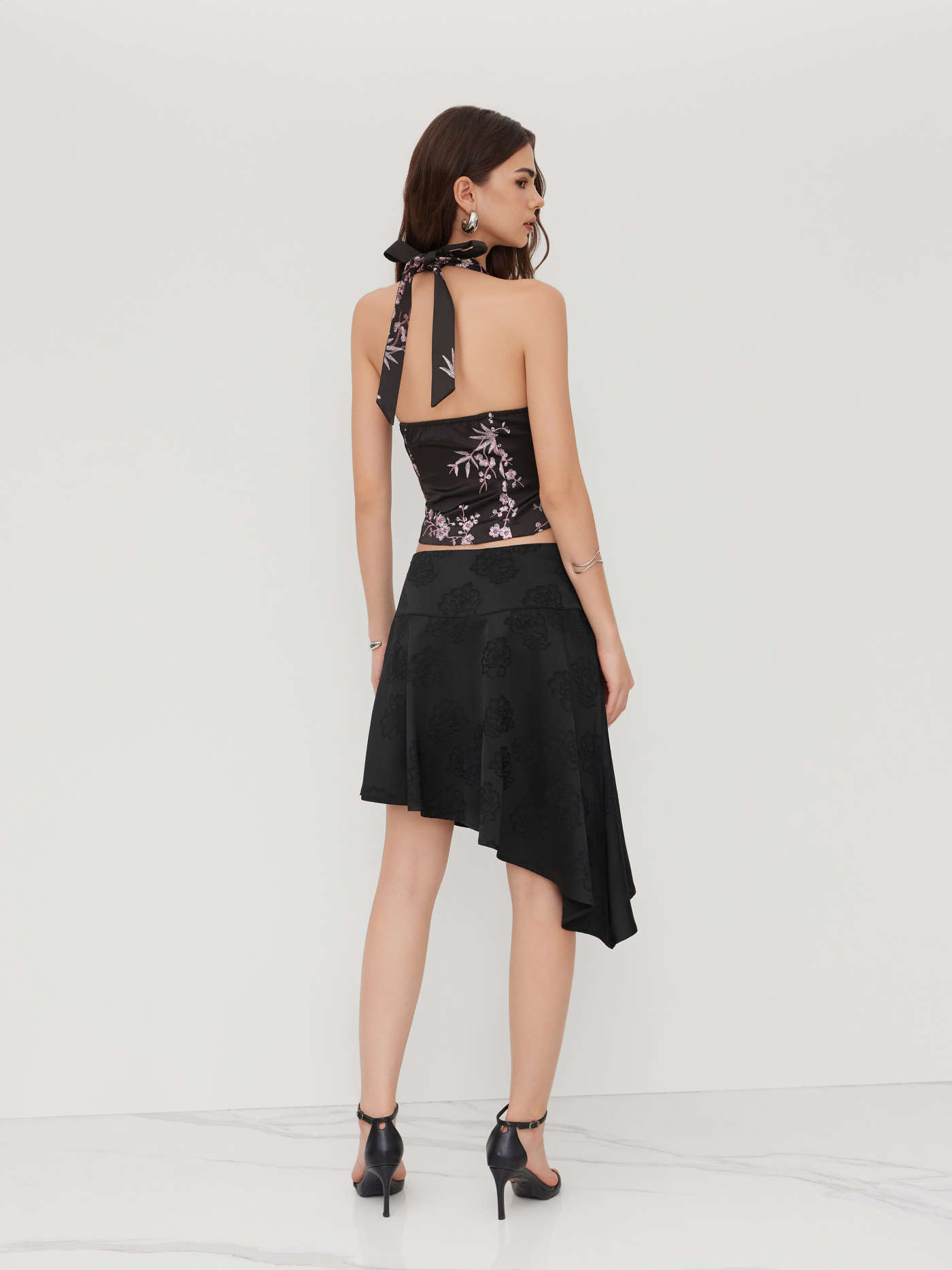 Woven Halter V-Neck Knotted Floral Embroidery Top For Daily Casual