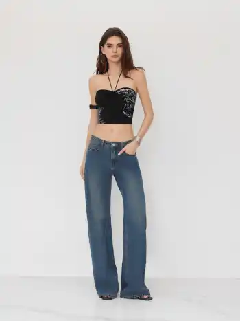 Halter Neckline Graphic Beaded Knotted Crop Top