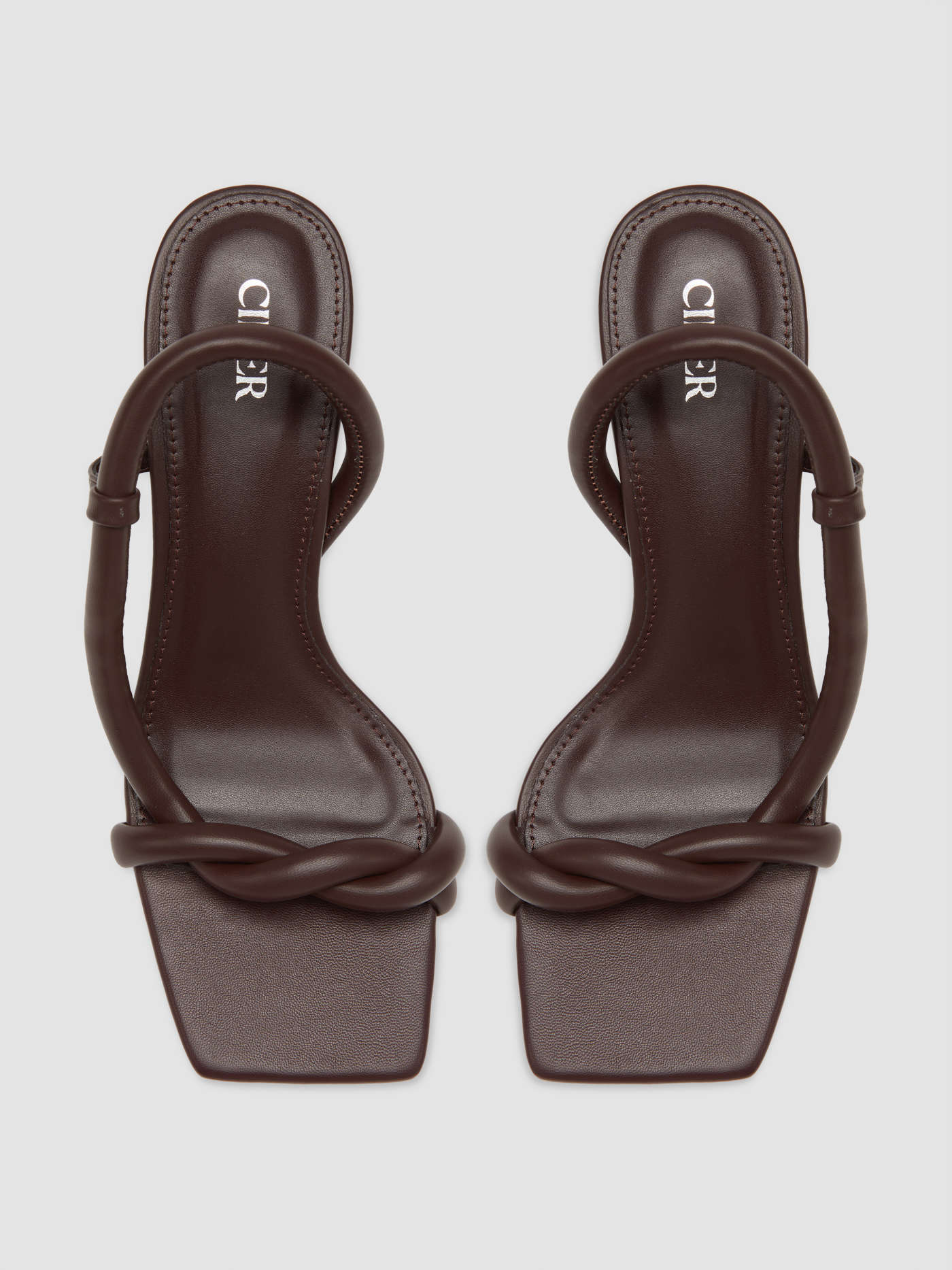 Tacones gruesos con tiras